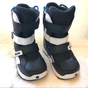 Burton kids snowboarding boots size 3